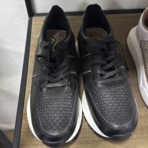 Tenis Negro
